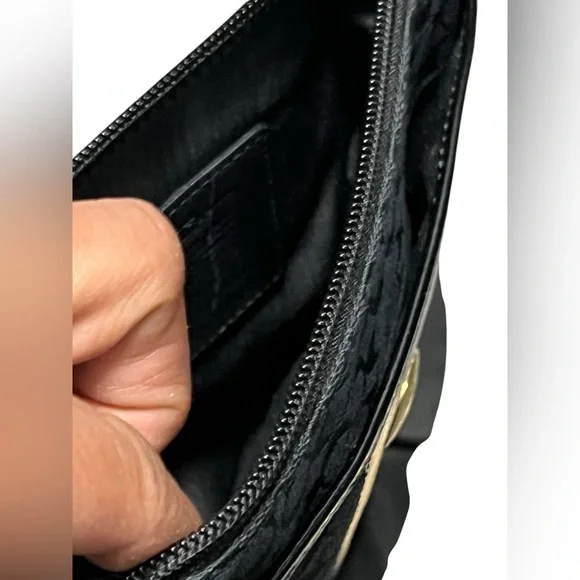 Y2K Coach Signature Crossbody Black (2007) - Picture 11 of 15